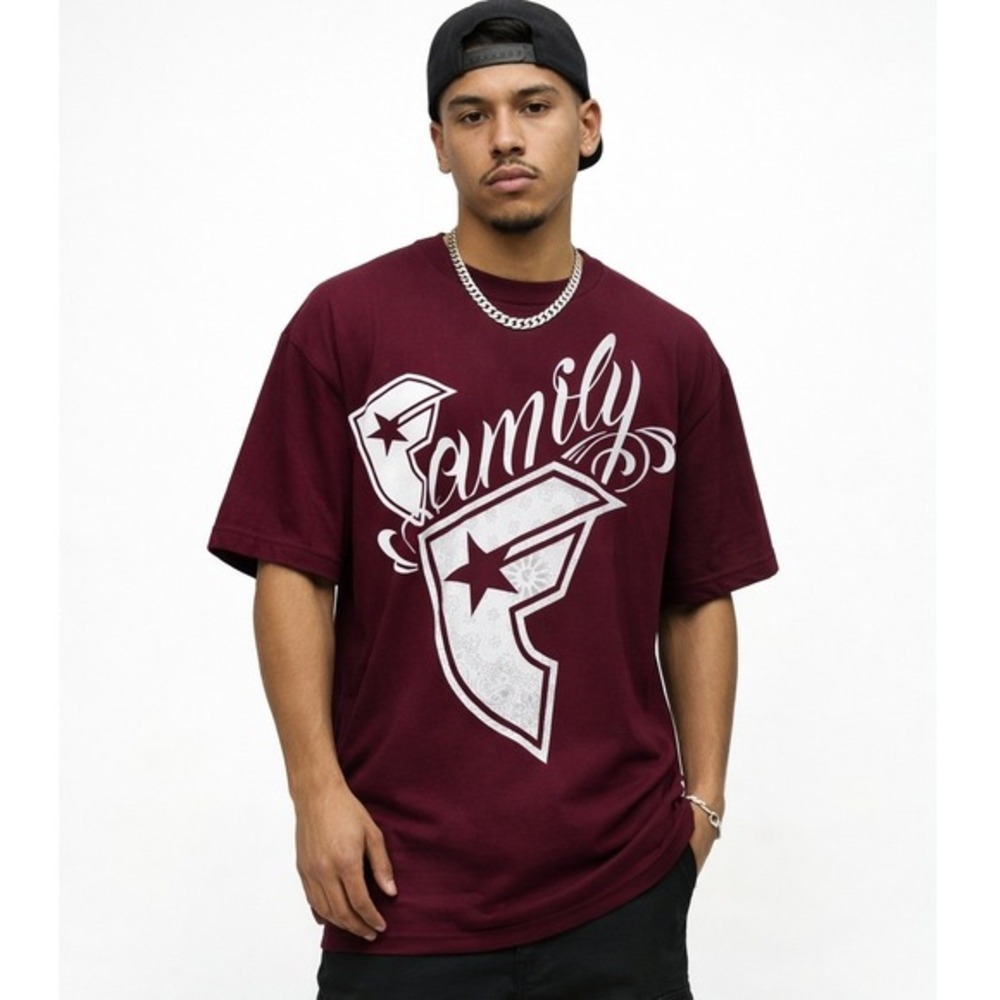 Y2K Famous Stars and Straps Mens XL Family Graphic Tee Burgundy‎ Short Sleeve